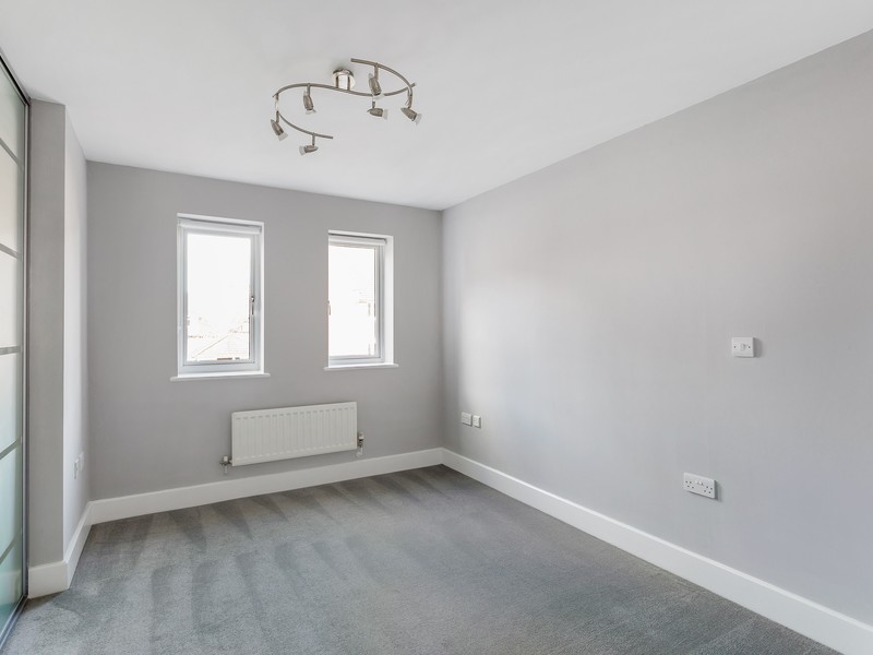 2 Bed Apartment To Rent in Horsham